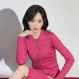 唐嫣同款玫红色麻花针织开衫半身裙套装轻奢高端小香风直筒OL半裙