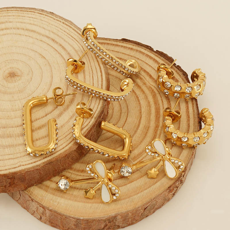 Cruz-frontera nuevo acero inoxidable 18K Luz de lujo pendientes de diamantes hembra nicho europeo y americano personalizado pendientes de diseño al por mayor