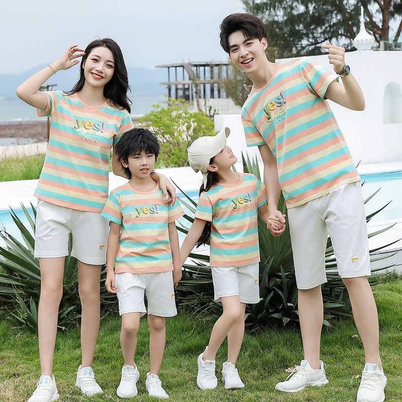 Trendy summer T-shirt and shorts set for mother and daughter, popular pure cotton striped matching outfits for a family of three, short-sleeved and fashionable.