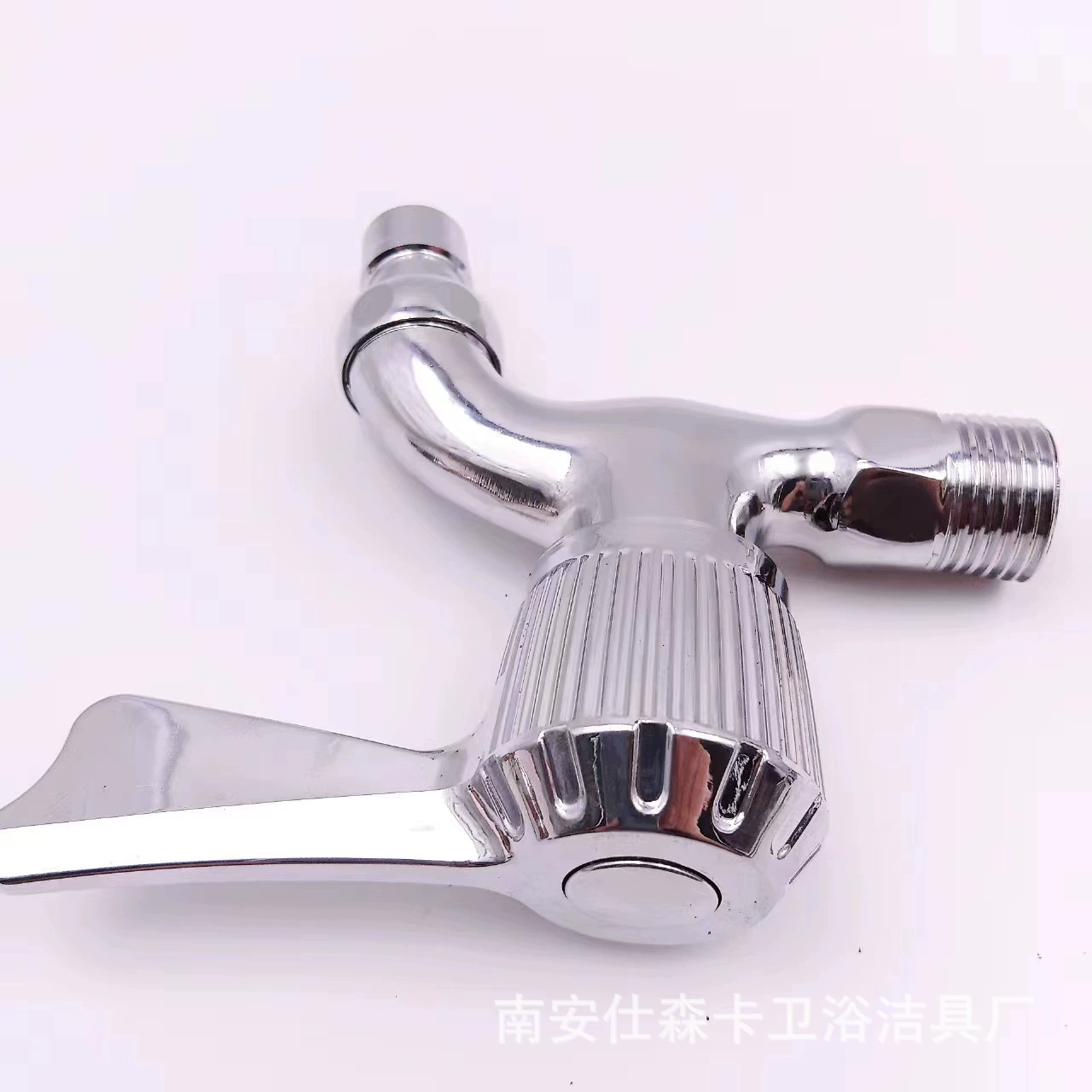 [Фабричная оптовая продажа кран для стиральной машины, 4-разделённый кран, горизонтальная душ, одиночная холодная кран с короной ручка]