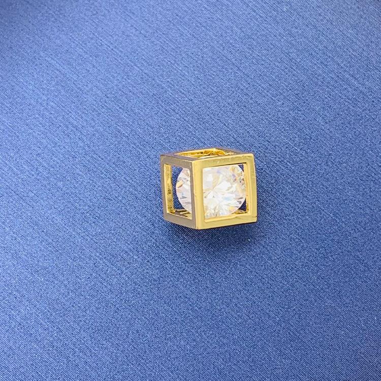 Tiktok Venta caliente colgante al por mayor auto-seleccionado 100 cobre colgante único con fuente de cadena de fábrica al por mayor sin cadena