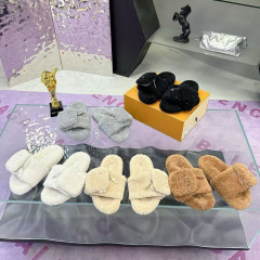 渠道版！羊羔毛魔术贴毛毛鞋女士外穿秋冬新款字母刺绣一字拖棉拖