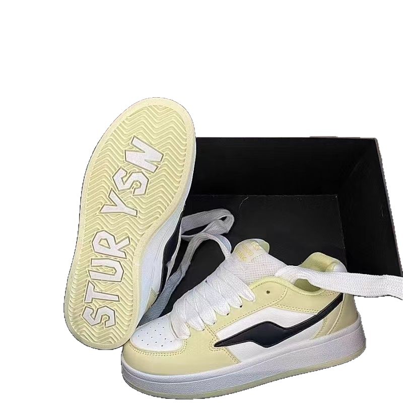 Zapatos de pan a juego de color amarillo claro estilo de Hong Kong para mujer Ins Tide 2025 primavera y otoño nuevos zapatos casuales de todo fósforo zapatillas deportivas para estudiantes