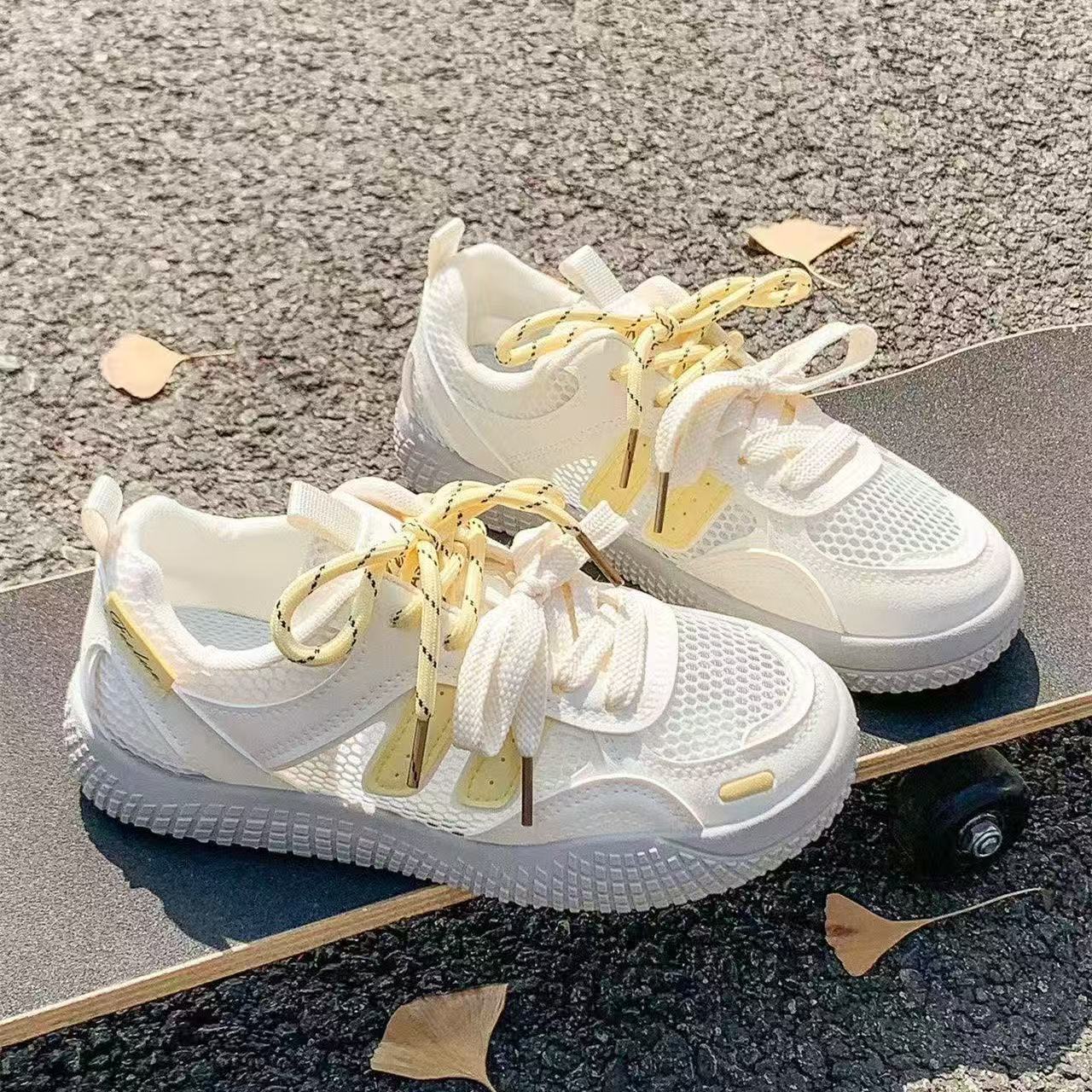 2026 primavera y verano nuevo estilo coreano suela gruesa aumentó zapatos deportivos casuales de mujer malla transpirable de moda versátil zapatos individuales