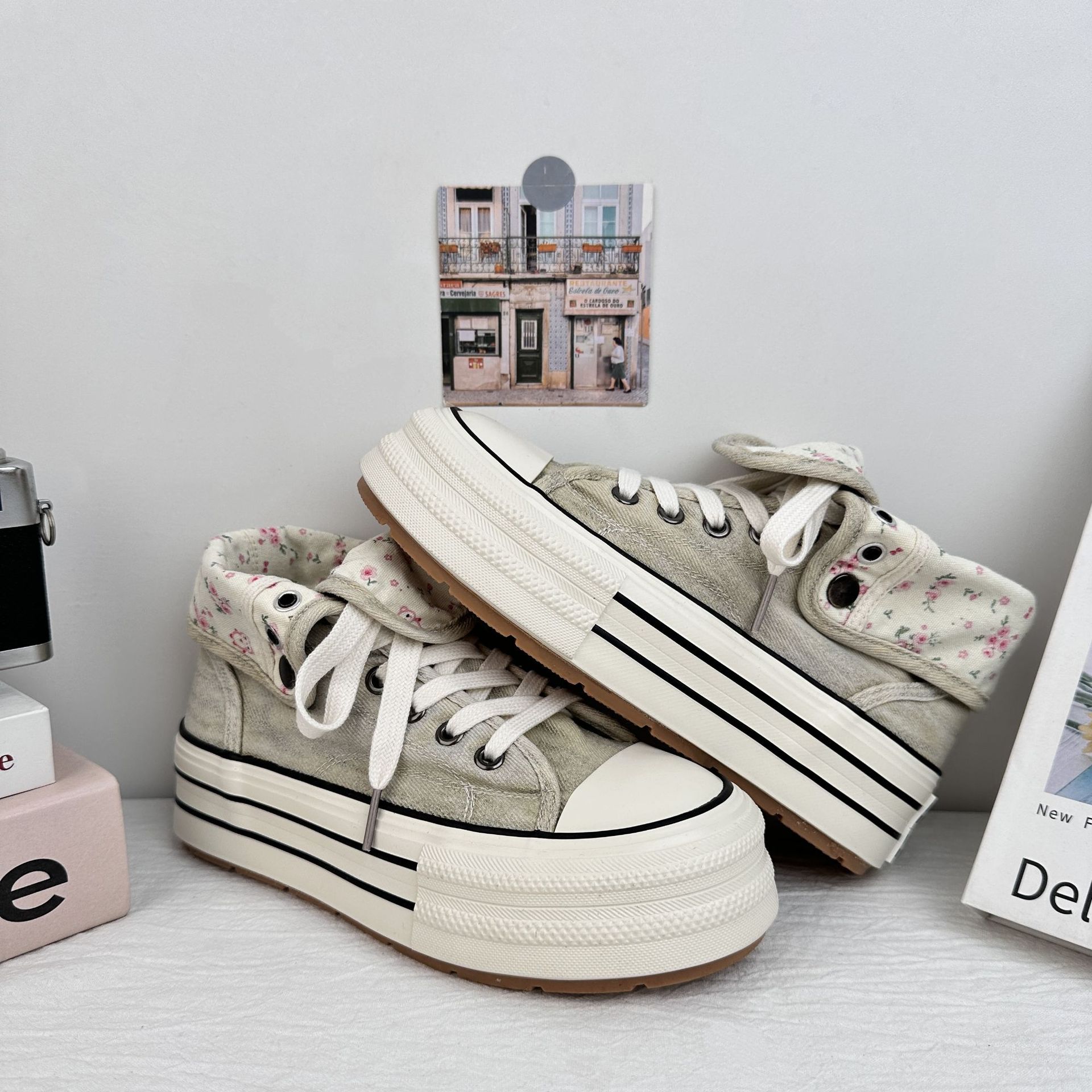 Yuanbo un zapato de dos zapatos de lona de suela gruesa para mujeres 2025, nuevos zapatos de verano delgados transpirables zapatos de mujer pequeños zapatos blancos