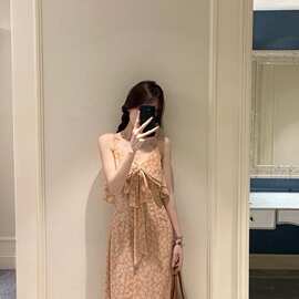 法式蝴蝶结黄色碎花吊带连衣裙女度假风裙子高级感气质收腰a字裙
