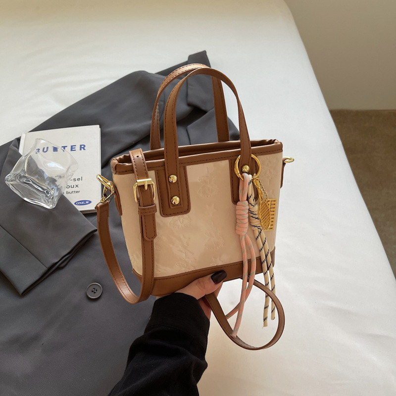 Bolso de mano/bucket bag de moda coreana 2025 para mujer, diseño con relieve, textura de alta gama, versátil, también cruzado