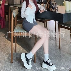 莆田マックイーンホワイトレーザーベルベットテール厚底高さ増加スニーカーカジュアルスポーツスニーカー男性と女性用
