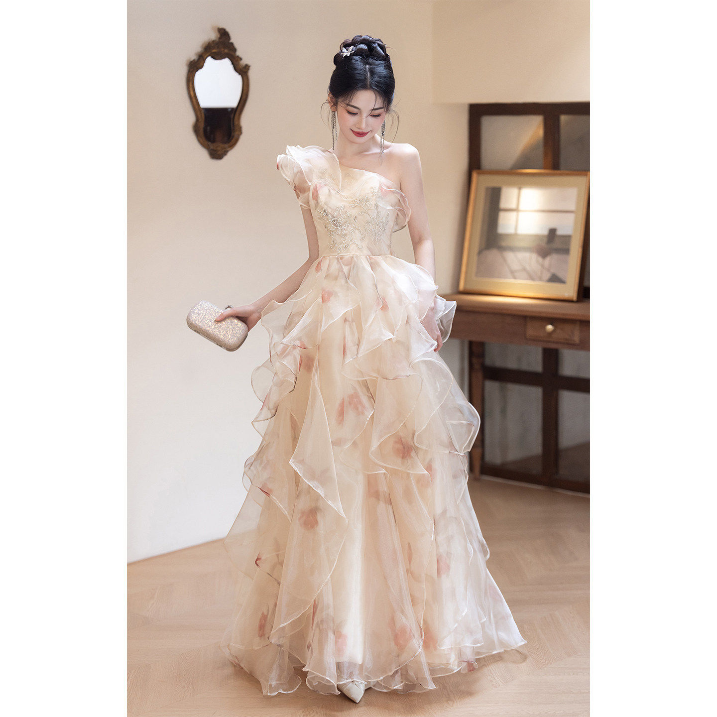Đầm maxi nữ thắt eo kiểu công chúa tay phồng, cổ lệch vai, phong cách sang trọng — Màu ảnh