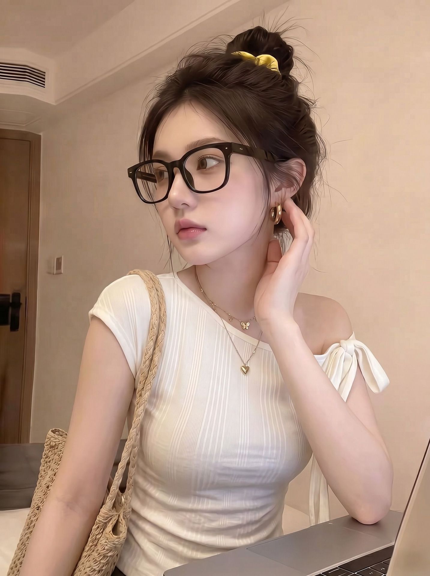 Jianmanni Korean-Style Niche Tie-Up Irregular One-Shoulder Short-Sleeve T-Shirt for Women, Pure Desire Spicy Girl Slim-Fit Slimming Top for Summer