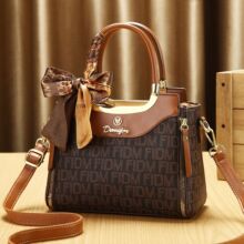 ��ĸӡ���ϻ�����Ů�� �z���bμ�б��� ���|ͨ�ڴ�����Ů��
