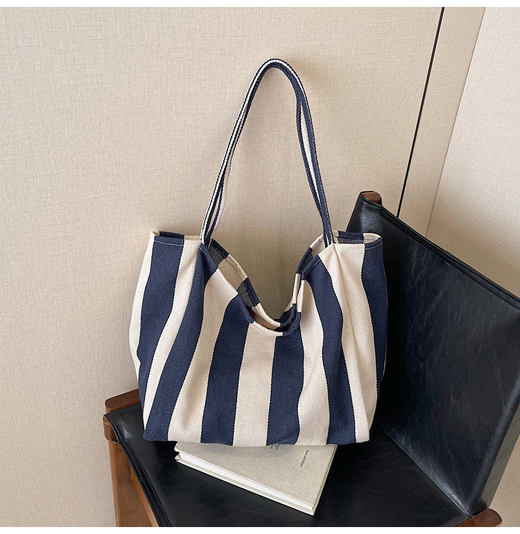 Wide -striped blue