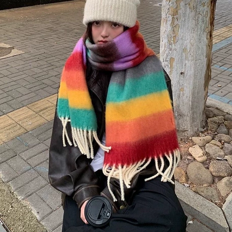 新款彩色彩虹围巾女冬季多巴胺高级学生甜美保暖防寒毛绒围脖披肩