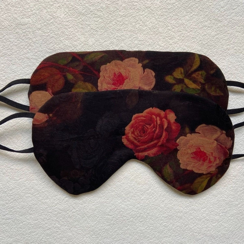Handmade 100% mulberry silk Xiangyun silk blackout eye mask for naps, featuring a Chinese-style, luxurious design with a reversible silk fabric