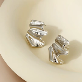 项链;耳钉;耳扣