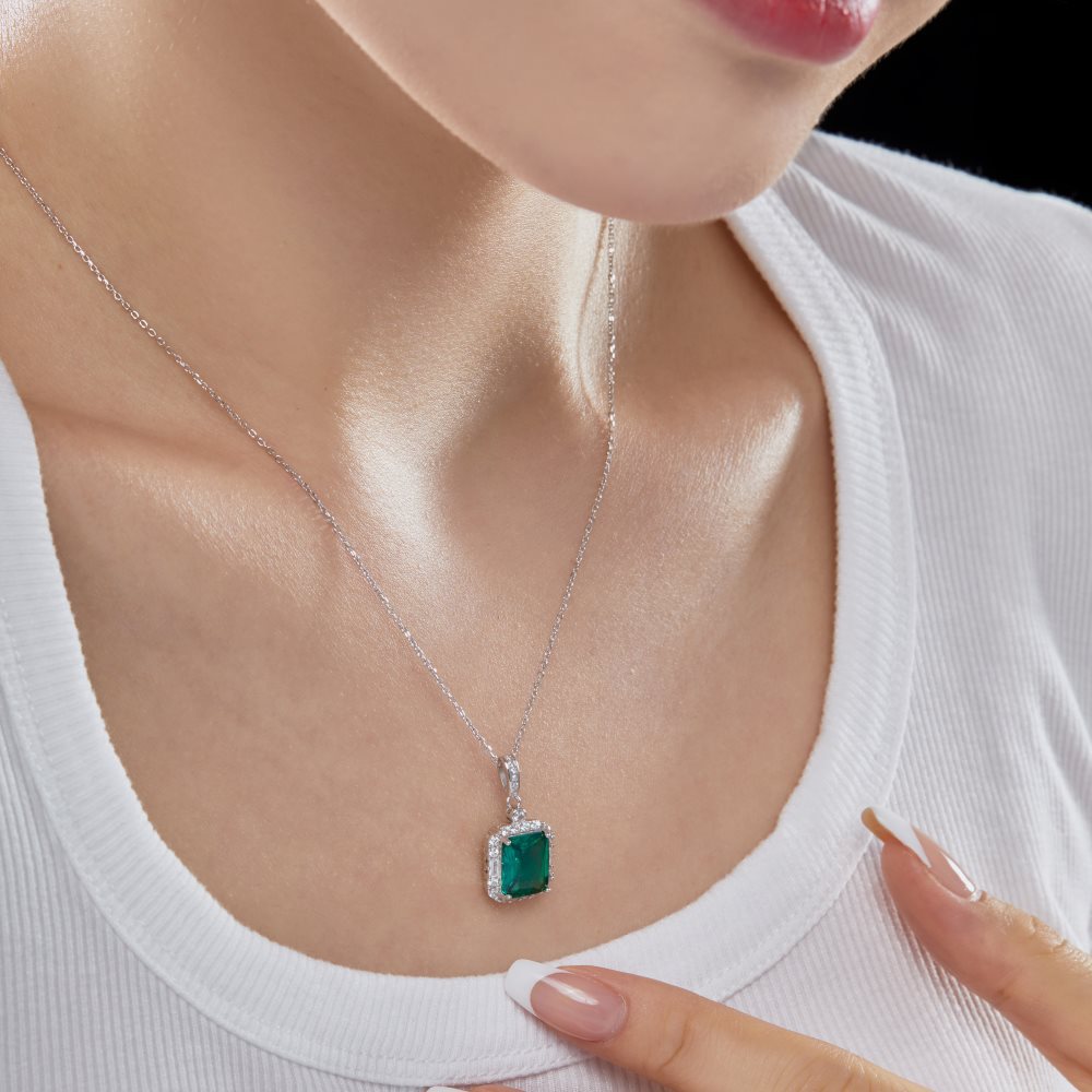 9g Weight Zircon Inlay Material 925 Sterling Silver Zircon Plating Inlay Square Pendant Necklace