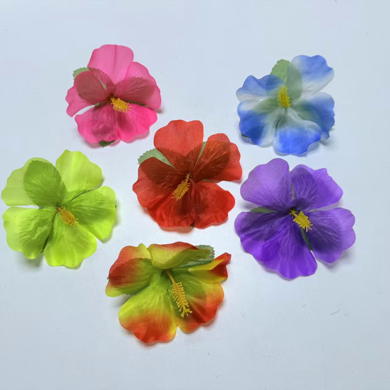 Nuevo producto hawaiano imitación de pétalos para llevar una guirlanda de cuello de montaje de hojas de flores DIY tela de poliéster hecha a mano pétalos falsos de color