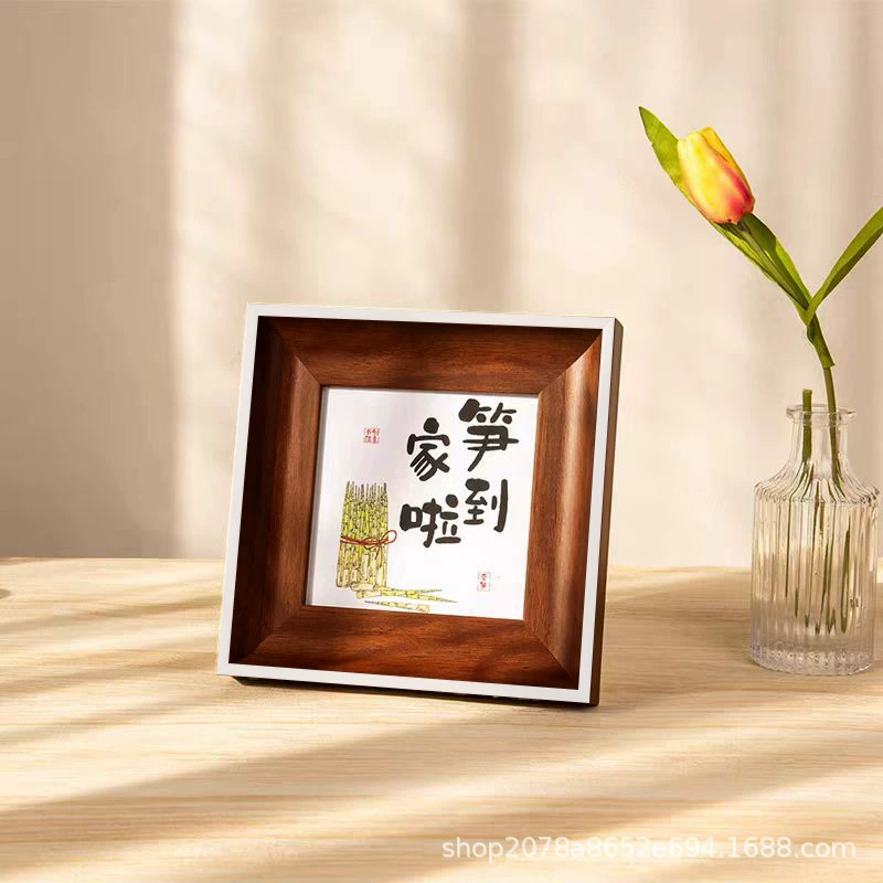Modern and minimalistic table photo frame, American style