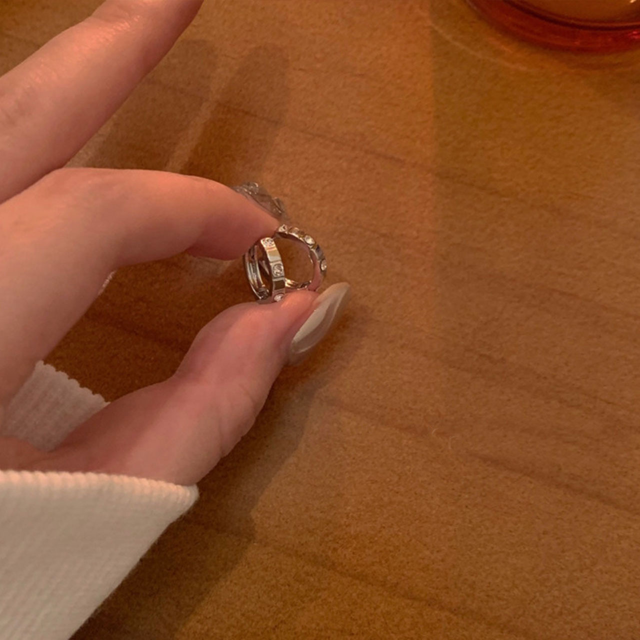 Korean-style, lightweight luxury earrings with a high-end feel, featuring sparkling cubic zirconia, simple hoop design, unique and beautiful earrings for women