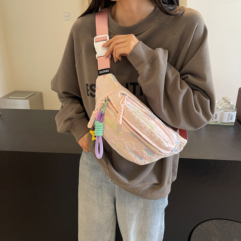 Versión coreana del bolso de mensajero de moda casual ins para mujer 2025 nuevo bolso de bolsillo de todo fósforo de viaje al aire libre bolso de pecho para mujer