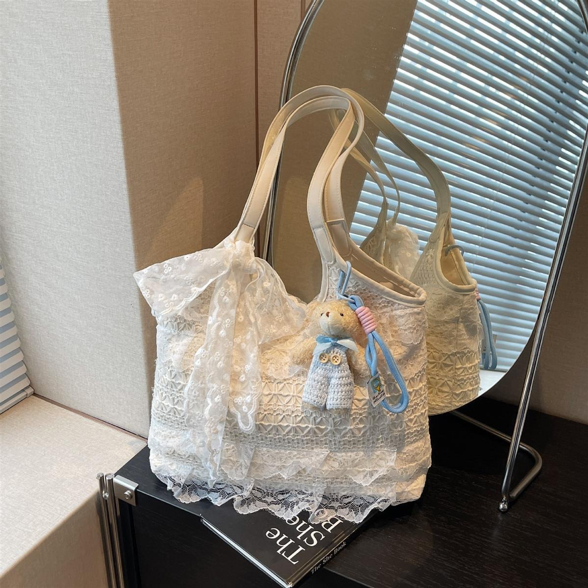 2026 Yaz Sezonunun Yeni Casual Tatil Sırt Çantası Zarif Dantel Tek Omuz Çantası Büyük Kapasiteli Tote Çanta Azolaş Plaj Çantası