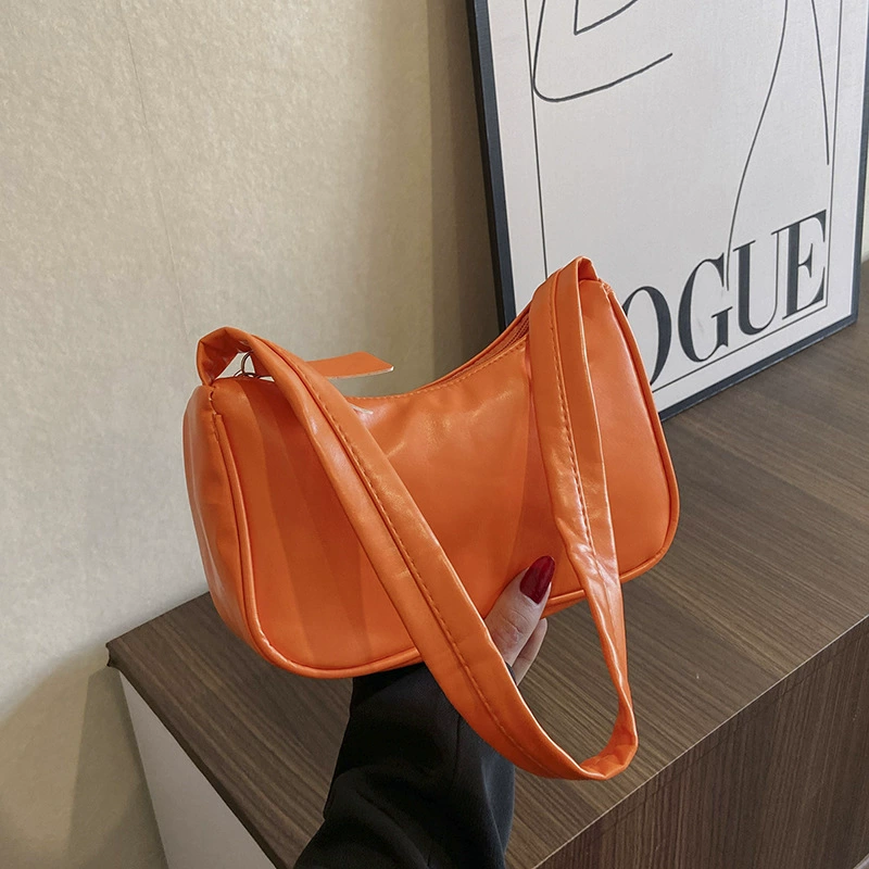 Популярная маленькая сумка в этом году женская летняя 2023 новая простая мода на одно плечо подмышка сумка иностранная нишевая сумка