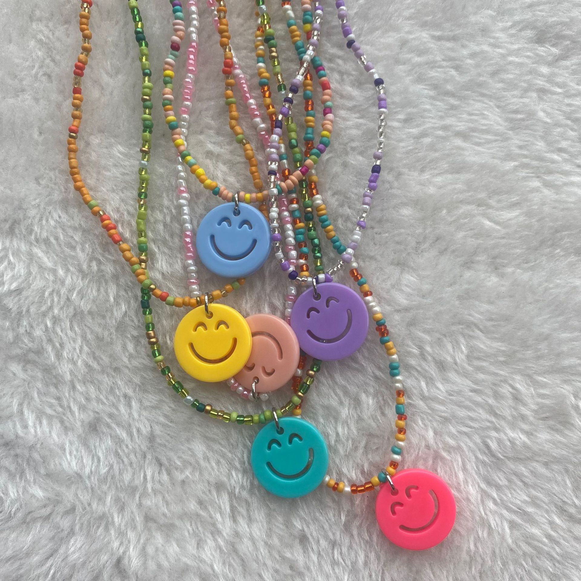 1 Piece Simple Style Smiley Face Resin Beaded Women's Pendant Necklace display picture 1