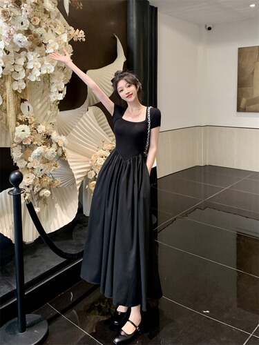 Large size Hepburn style square collar dress for women 2025 new summer fat mm belly-covering figure-flattering black long dress for women