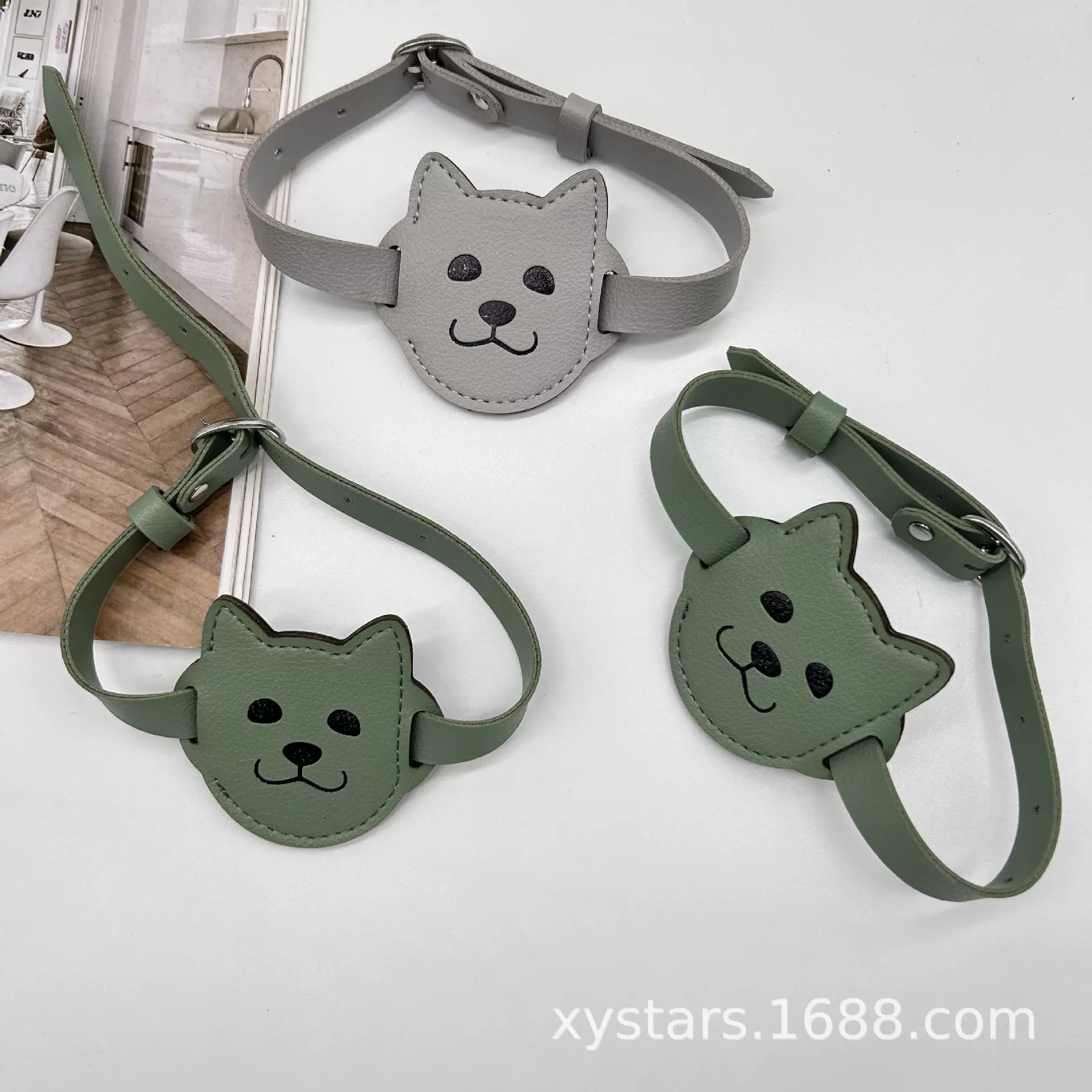 工厂批发狼狗形象项圈 户外便携式宠物定位器皮套 猫狗防丢定位套