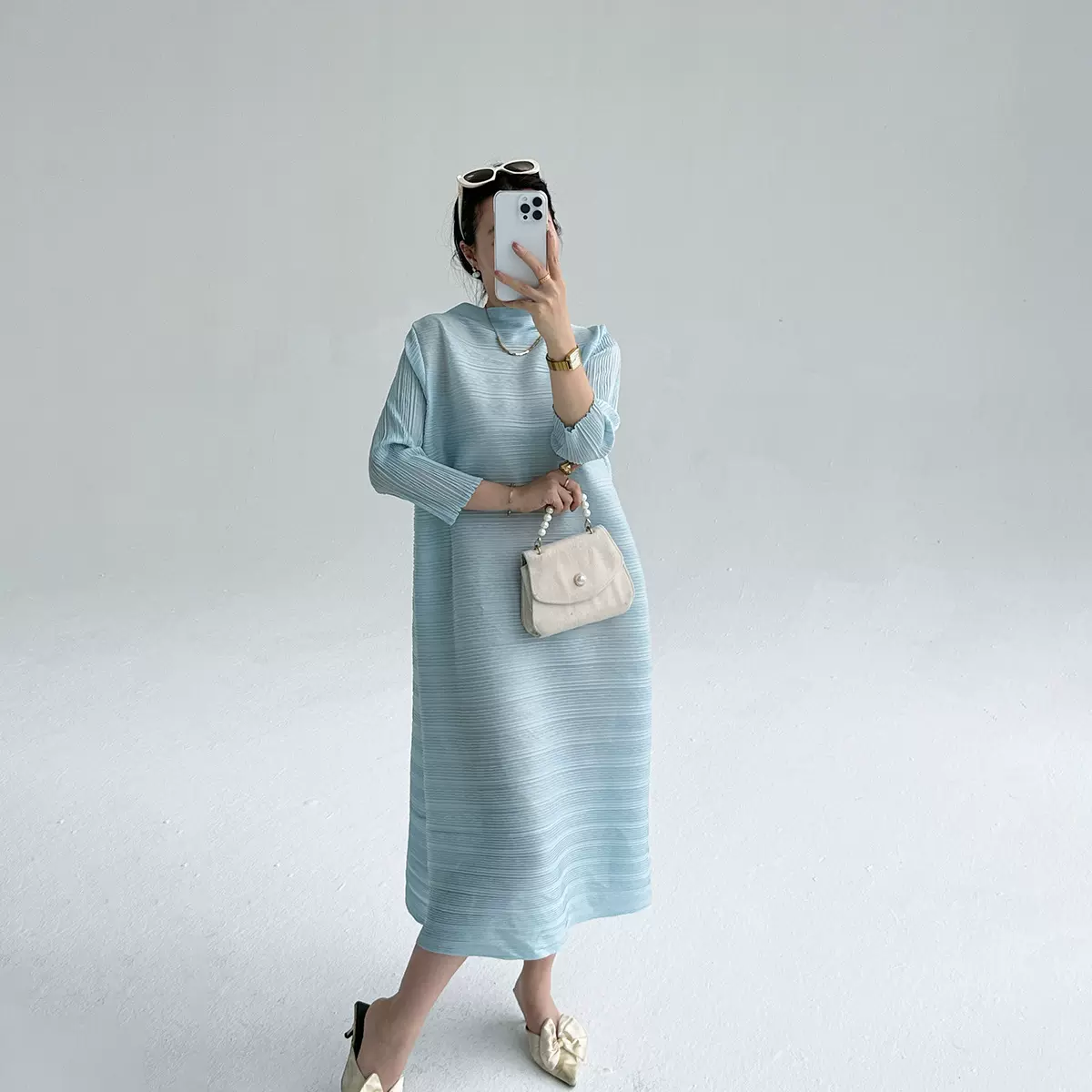 肌理感纯色褶皱连衣裙大码宽松显瘦慵懒遮肉圆领三宅法式气质长裙