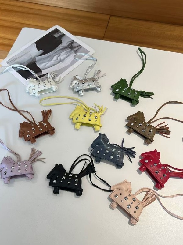 新しい工場直販人気の第一層シープスキン多用途バッグ通勤ハンドバッグペンダントかわいい|undefined