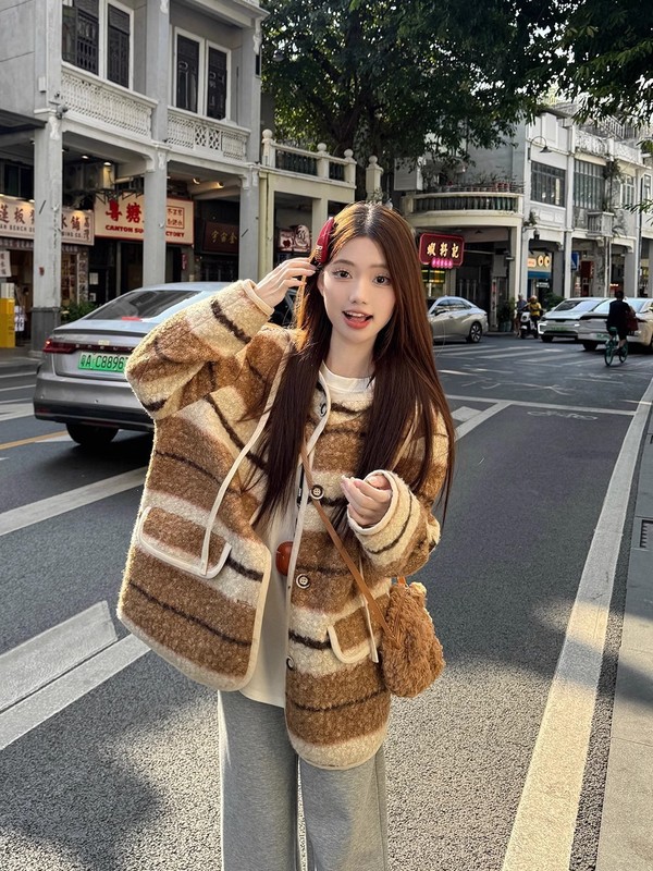 韩版复古条纹连帽卷卷仿羊羔毛毛外套女秋冬松弛毛呢长袖开衫上衣|undefined