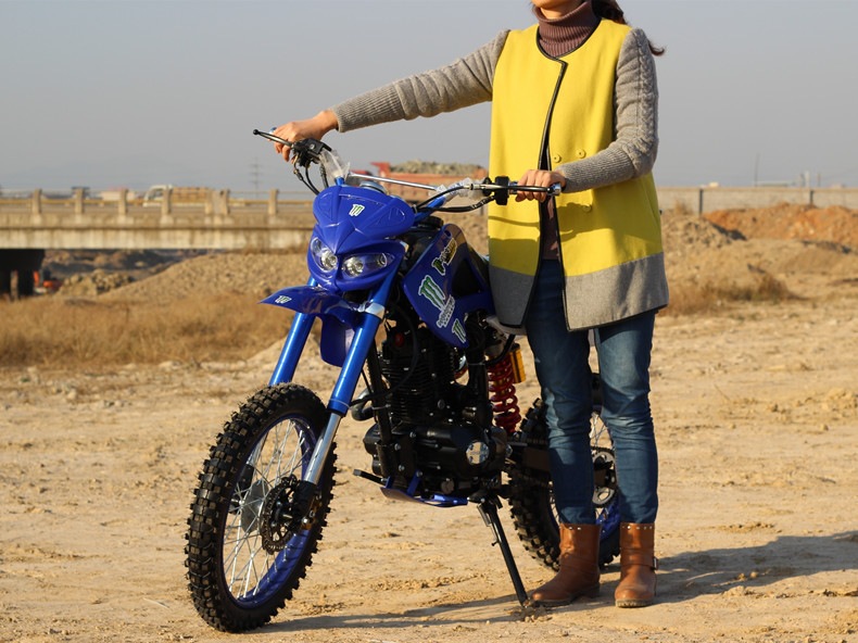 Off-Road Motorcycle with Two-Wheel Rear Rack, Zongshen 150Cc Two-Seater Mid-High Race Motorcycle with Anti-Slip Tires