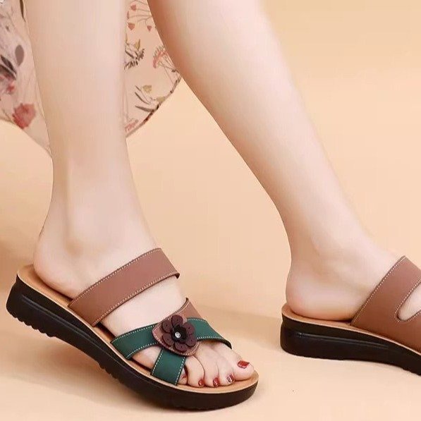 Mamá zapatillas de verano zapatillas para mujeres 2026 de mediana edad antideslizantes de fondo plano para ancianos cómodos de piel suave zapatillas de mediana edad