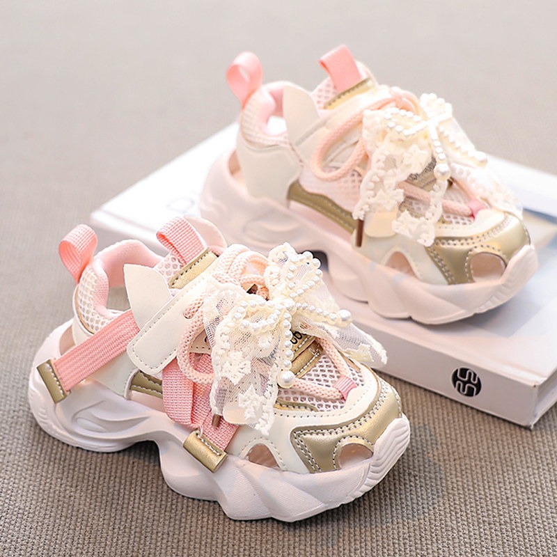 Sandálias de niñas 2026 verano nuevo niño red zapatos deportivos de cabeza de pan niña princesa con suela suave zapatos de red