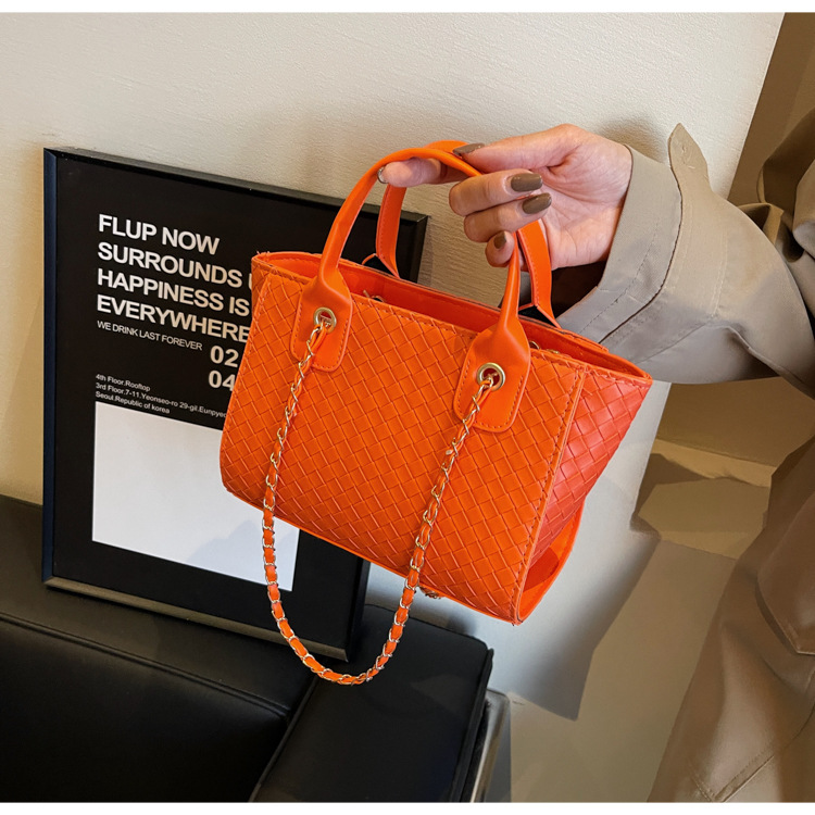 2024 High Quality Fashion Fashion Fashion Knitted Design Women's Bag Spring New Chain Small Square Bag Single Shoulder Diagonal Straddle Handheld_voghion.com