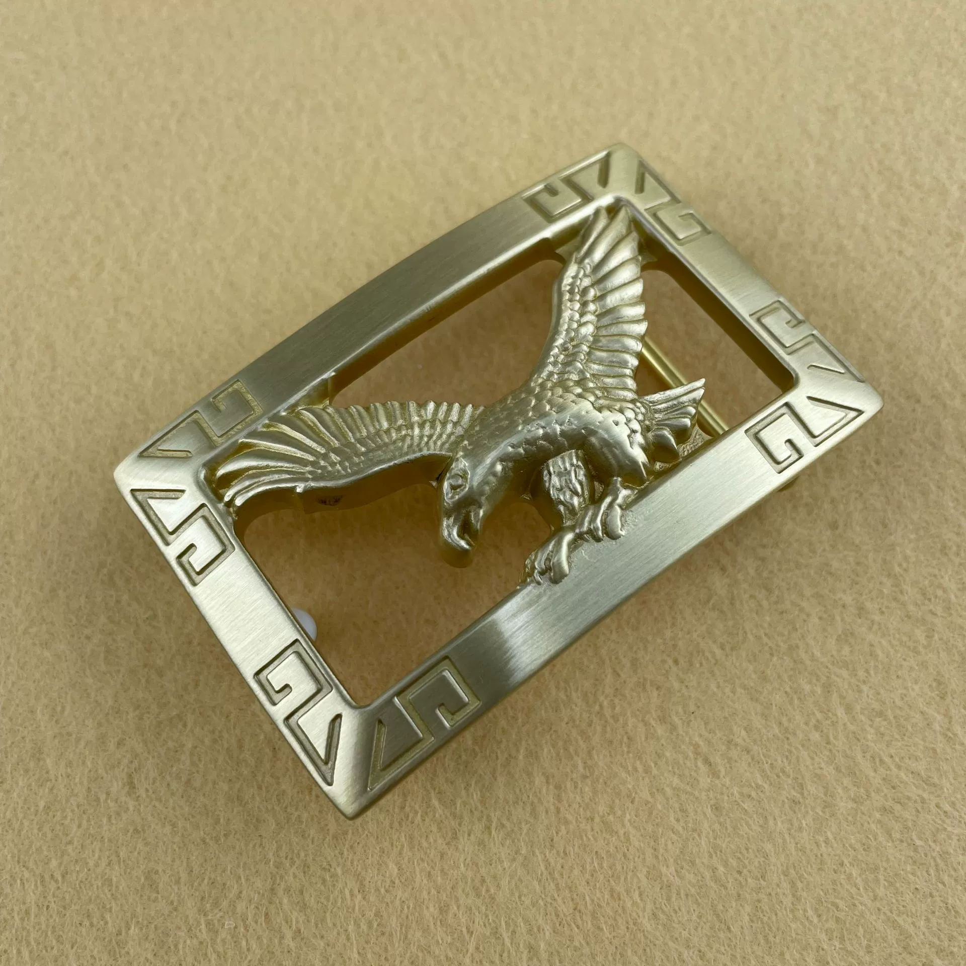 Внутренний диаметр 4,0 см латунная гладкая орлица простая пряжка? belt buckle