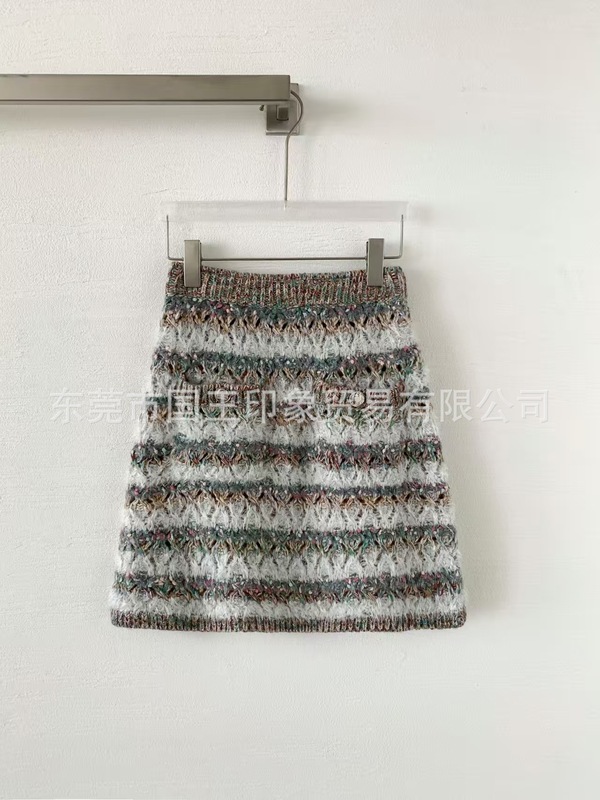 国王印象 秋冬新款小香风撞色条纹V领勾花镂空长袖针织开衫＋半裙|undefined