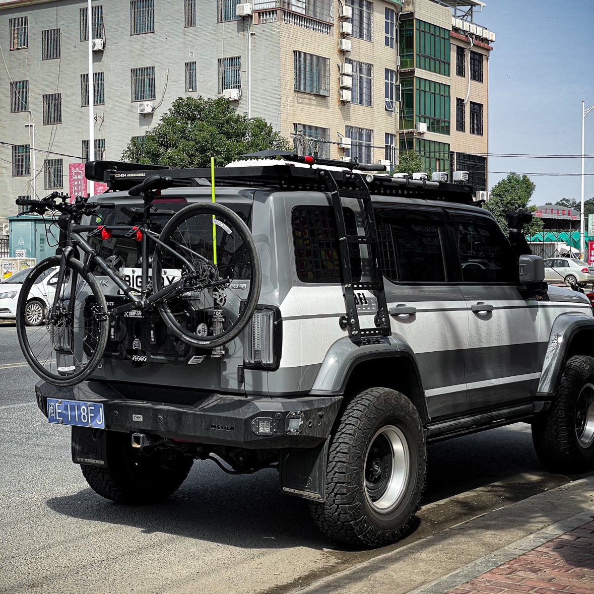 Tank 300 Bicycle Rack Spare Tire Bicycle Rack, Non-Destructive Installation, Foldableable, Does Not Block the License Plate Reflection