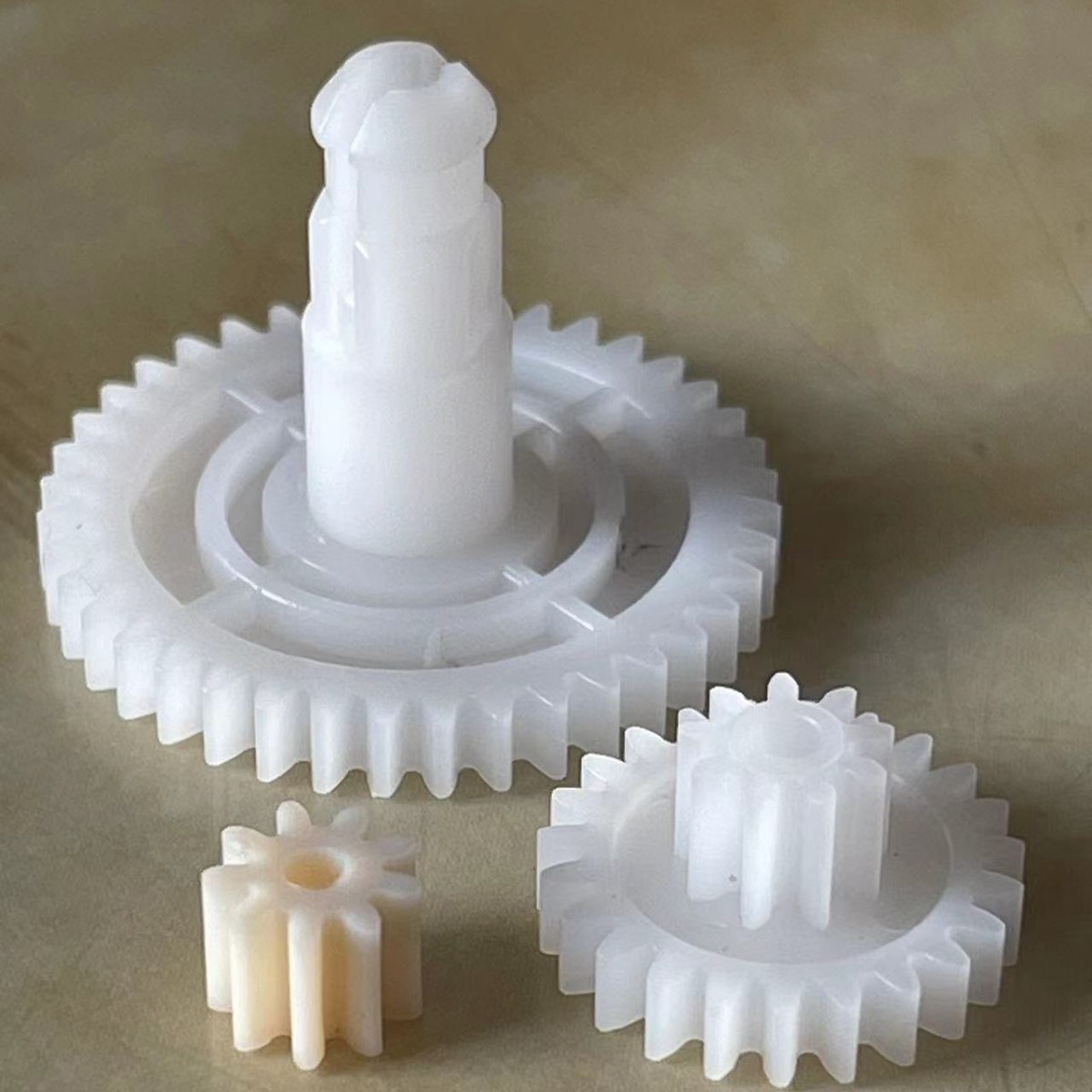 供应摩打齿轮 马达小齿轮厂家小模数塑胶齿轮马达塑料齿轮加工
