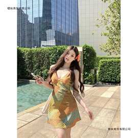 黄色格纹v领吊带连衣裙女夏季辣妹修身度假裙子设计感收腰a字短裙