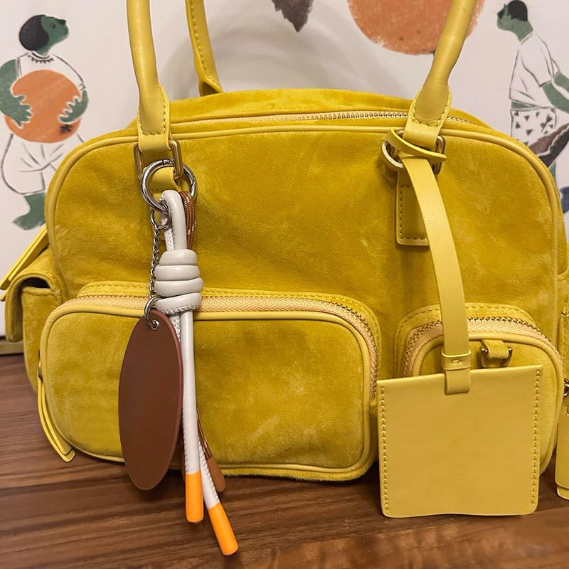 Sac à main à bandoulière simple en daim de style fille épicée polyvalent à plusieurs poches pour célébrités Internet de créateur de niche tendance 2024_voghion.com