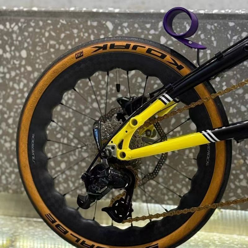 Dopamine roll-up fender suitable for modification of Dahon folding bikes into a retractable waterproof mudguard