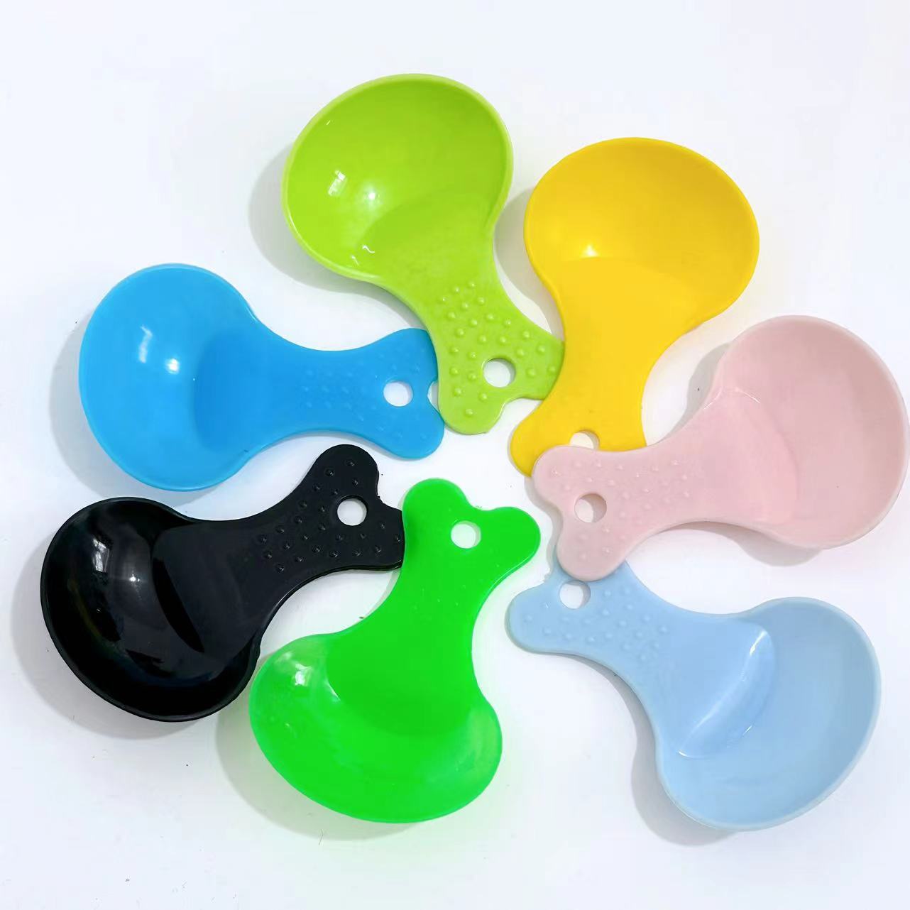 Comida para mascotas cuchara comida para perros comida para gatos cuchara caramelo color plástico amor comida cuchara comida para perros pala suministros para mascotas