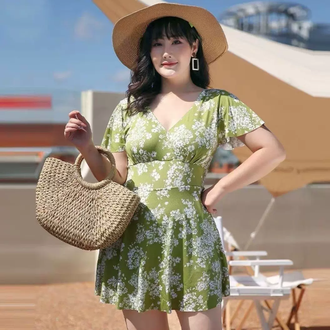 泳衣女高级感2024新款女士妈妈遮肚显瘦连体印花平角裤温泉泳套装