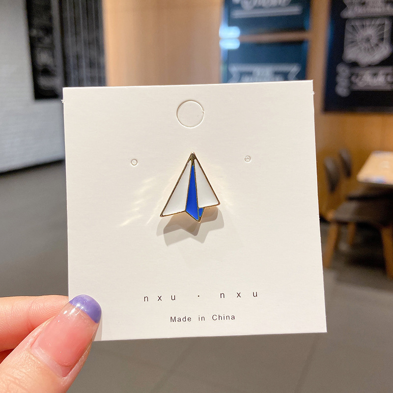 Inswind broche de dibujos animados japoneses accesorios femeninos adorables pin insignia personalidad simple anti-drift pin