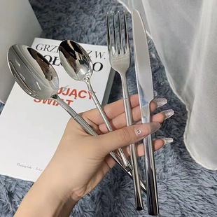 ���ڵ������׳�ţ�Ō������;߼Ӻ��h�����������׸��ֵ���ӏS