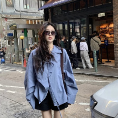 怠惰な風のフランスのレトロな蝶結びの長いシャツの春のゆったりとした襟の結びの青いシャツの女性の大衆の上着