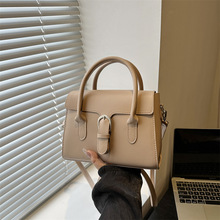 今年流行百搭通勤迷你斜挎包2025新款设计感时尚简约小众手提包