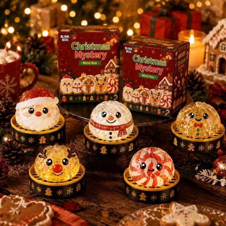 跨境新品Christmas Squishy Dumplings神秘盲盒 圣诞软绵包子盲盒产品实拍图_玩具货源实拍